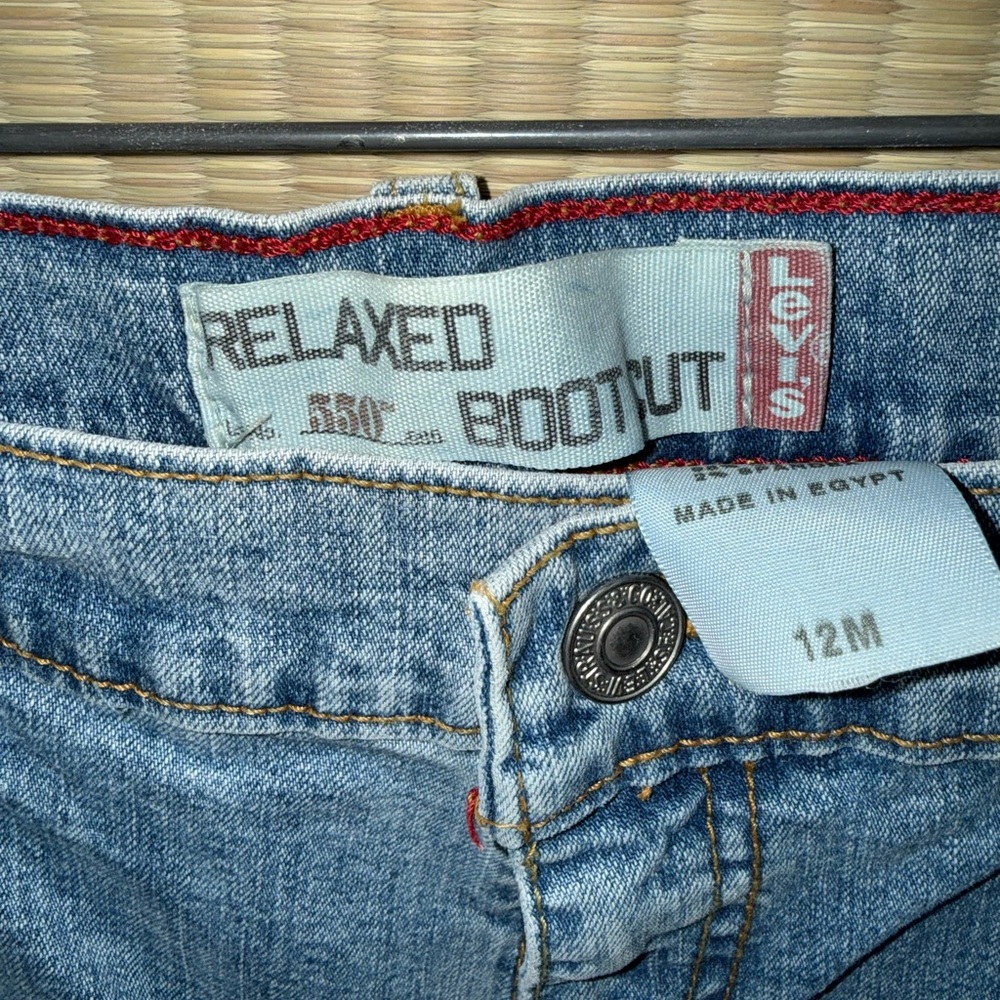 Levi relaxed bootcut 550 jeans, size 12M